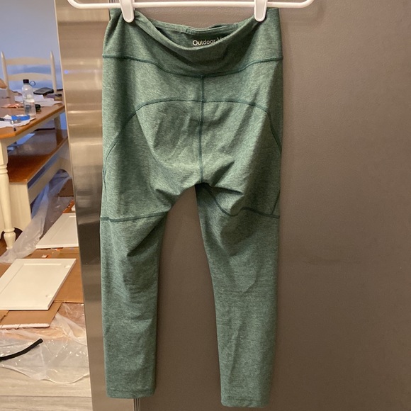 Outdoor Voices SMALL 3/4 Leggings - Warmup/Textured Compression - SOLID GREEN! - Picture 3 of 5